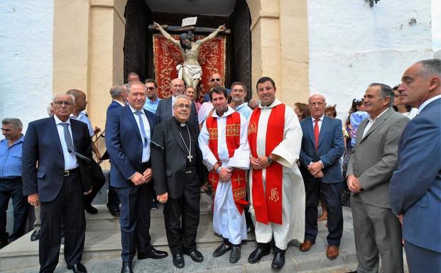 El arzobispo de Granada visita Almegíjar para conocer sus fiestas