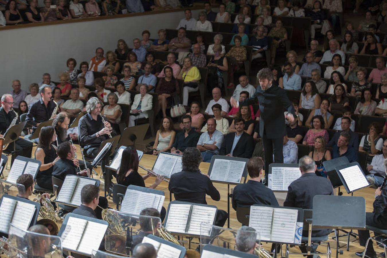 El director granadino ya había actuado con la banda, aunque como integrante del Coro García Lorca que ha acompañado a la formación instrumental del Ayuntamiento