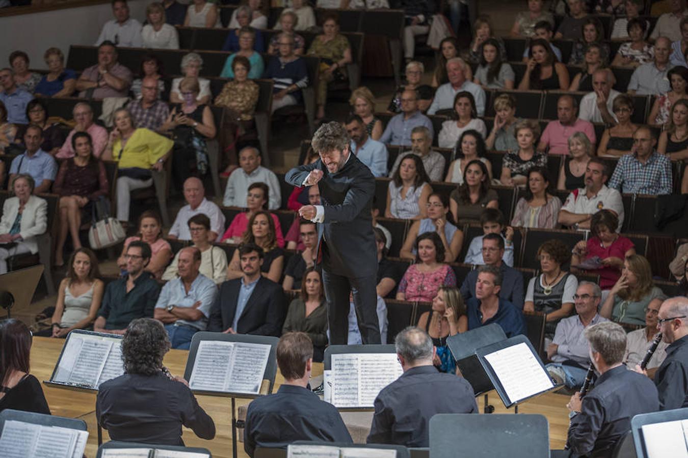 El director granadino ya había actuado con la banda, aunque como integrante del Coro García Lorca que ha acompañado a la formación instrumental del Ayuntamiento