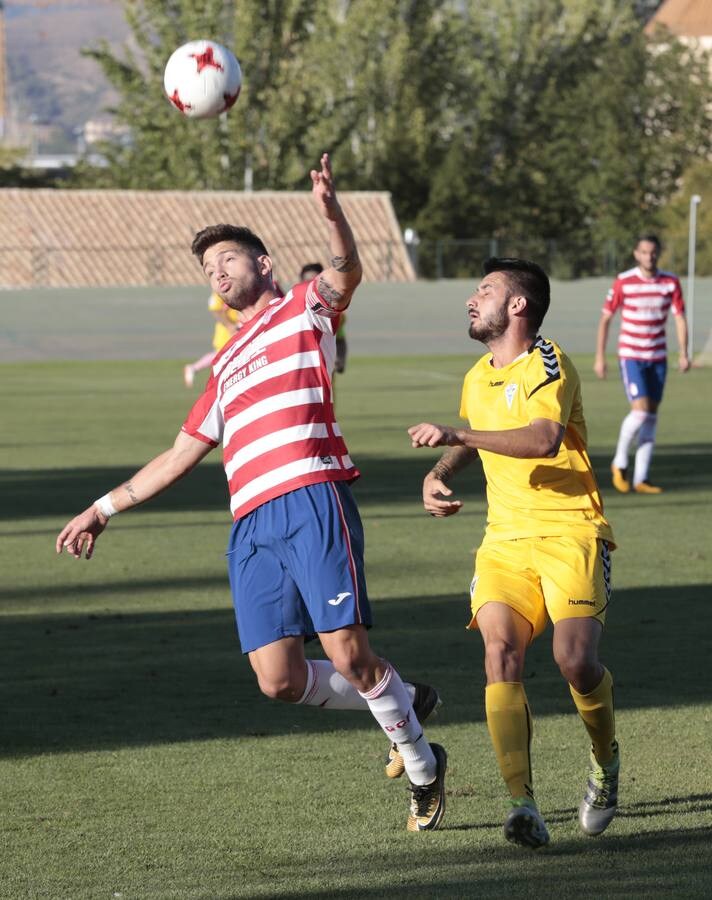 El guardameta cuaja un 'partidazo' ante el Marbella y sus paradas ayudan al filial rojiblanco a cosechar su cuarto triunfo consecutivo