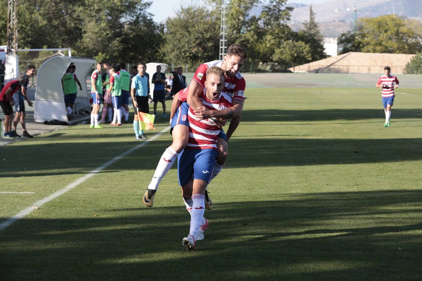 El guardameta cuaja un 'partidazo' ante el Marbella y sus paradas ayudan al filial rojiblanco a cosechar su cuarto triunfo consecutivo