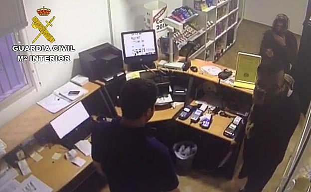 Detenidos los presuntos atracadores de una gasolinera en Castillo de Locubín