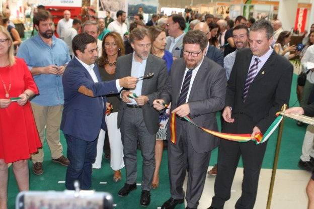 El consejero participó ayer en la inauguraciónde Ibercaza.