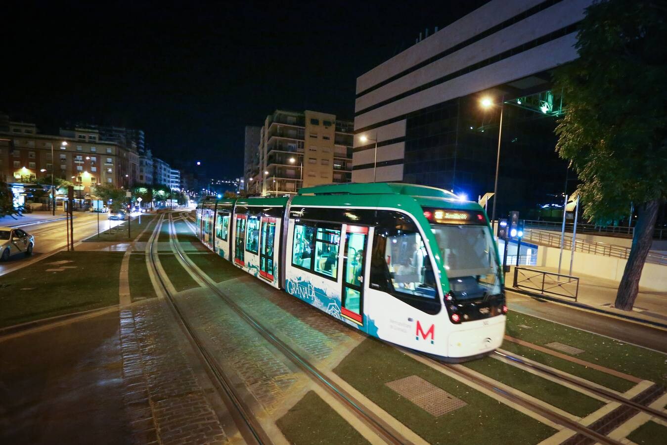 Este es el metro al caer el sol