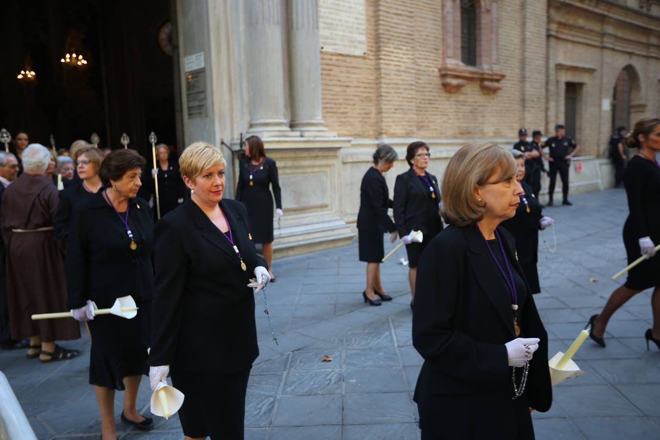 Como cada año la Virgen de las Angustias recorrió las principales vías de la capital acompañada por miles de devotos en una estampa que se repite cada último domingo de septiembre