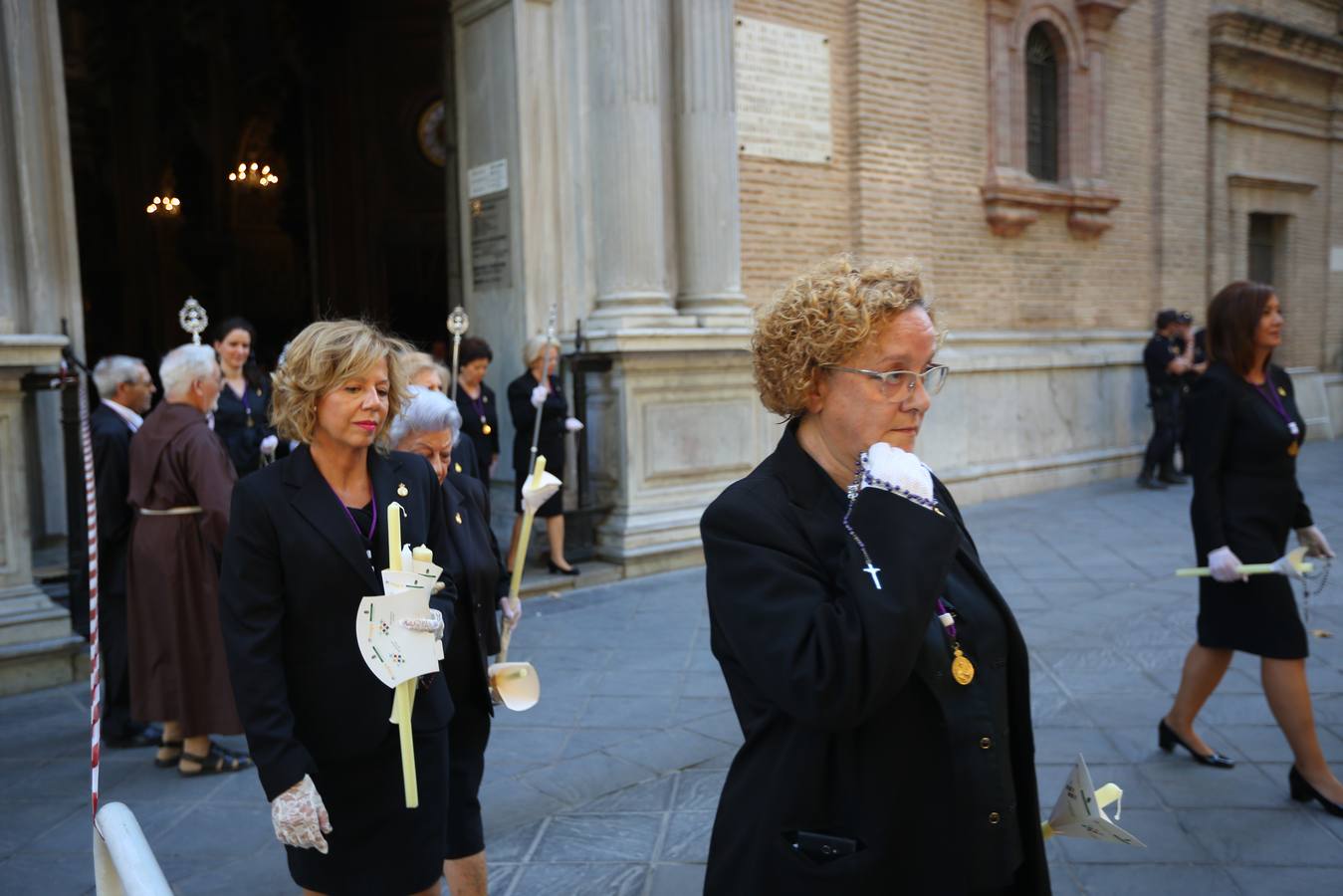 Como cada año la Virgen de las Angustias recorrió las principales vías de la capital acompañada por miles de devotos en una estampa que se repite cada último domingo de septiembre