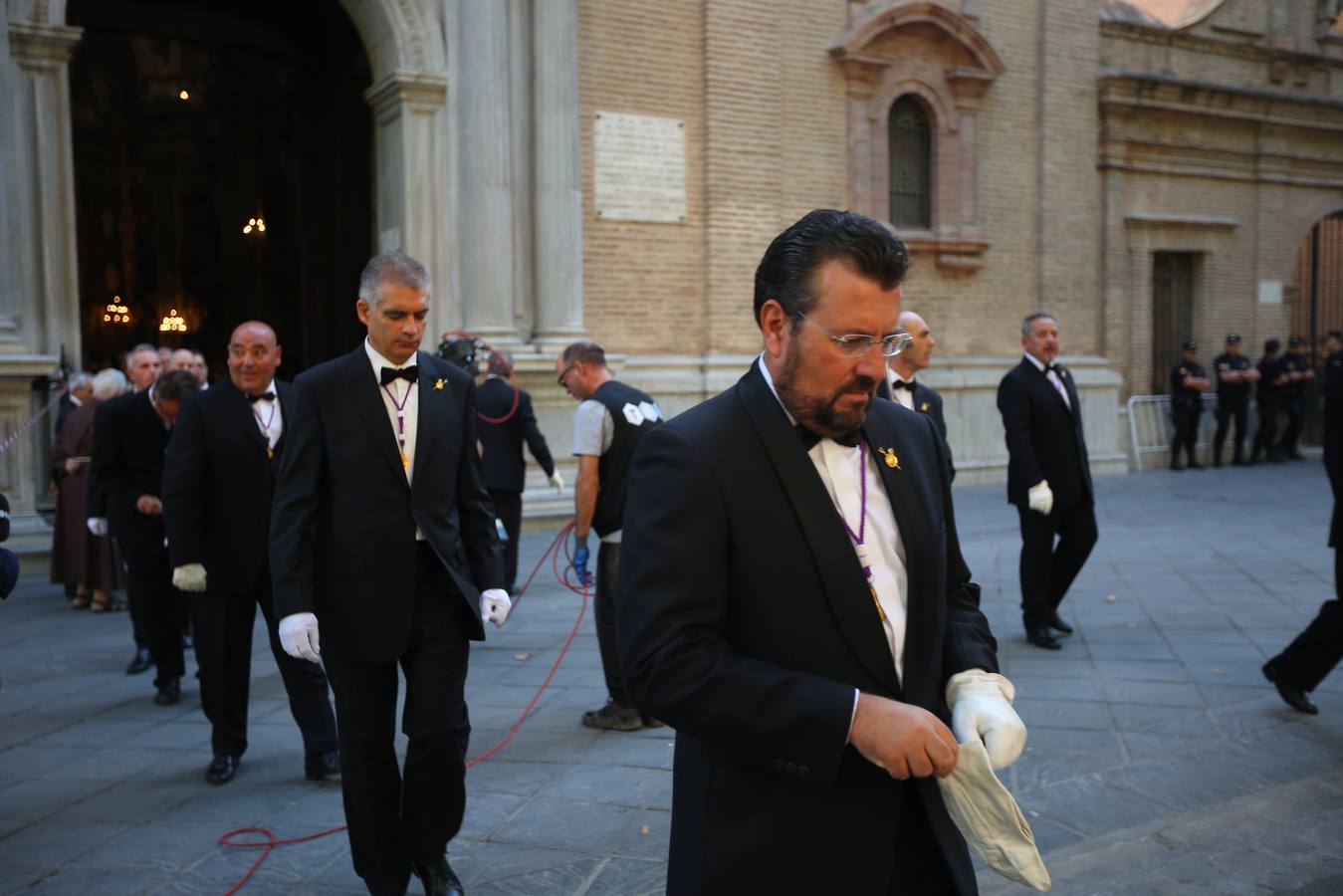 Como cada año la Virgen de las Angustias recorrió las principales vías de la capital acompañada por miles de devotos en una estampa que se repite cada último domingo de septiembre