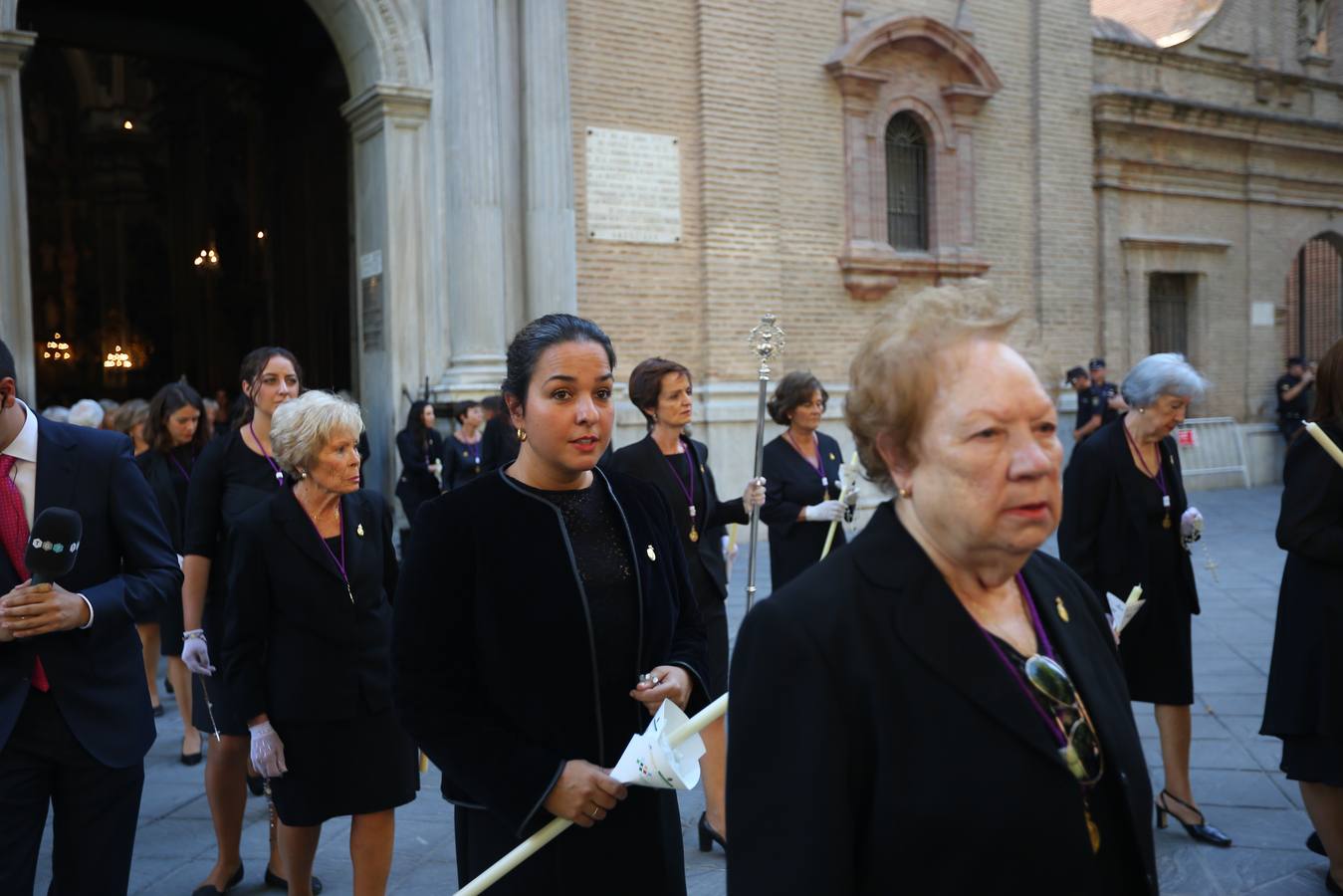 Como cada año la Virgen de las Angustias recorrió las principales vías de la capital acompañada por miles de devotos en una estampa que se repite cada último domingo de septiembre