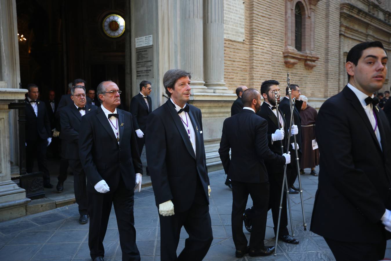 Como cada año la Virgen de las Angustias recorrió las principales vías de la capital acompañada por miles de devotos en una estampa que se repite cada último domingo de septiembre