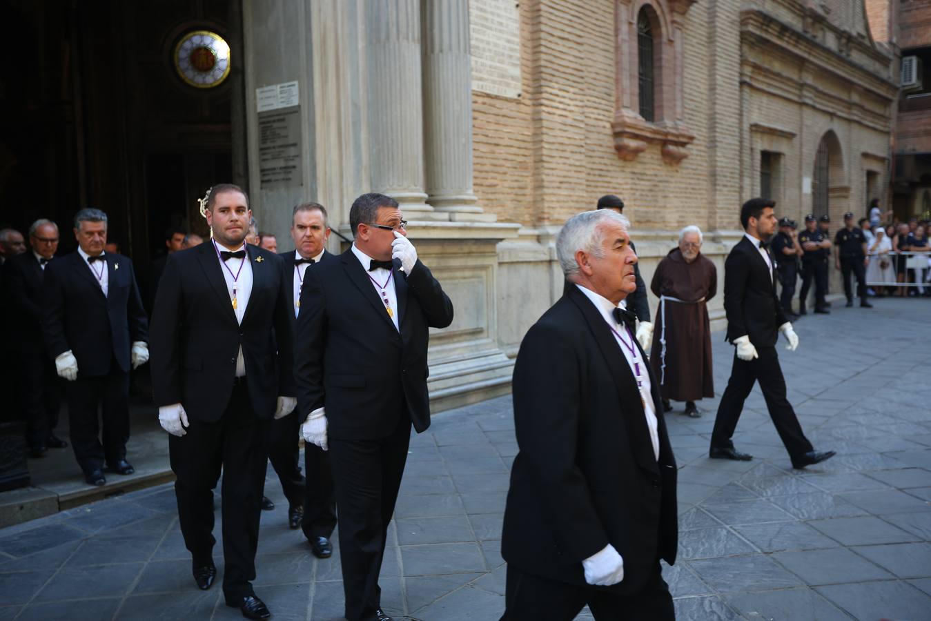 Como cada año la Virgen de las Angustias recorrió las principales vías de la capital acompañada por miles de devotos en una estampa que se repite cada último domingo de septiembre