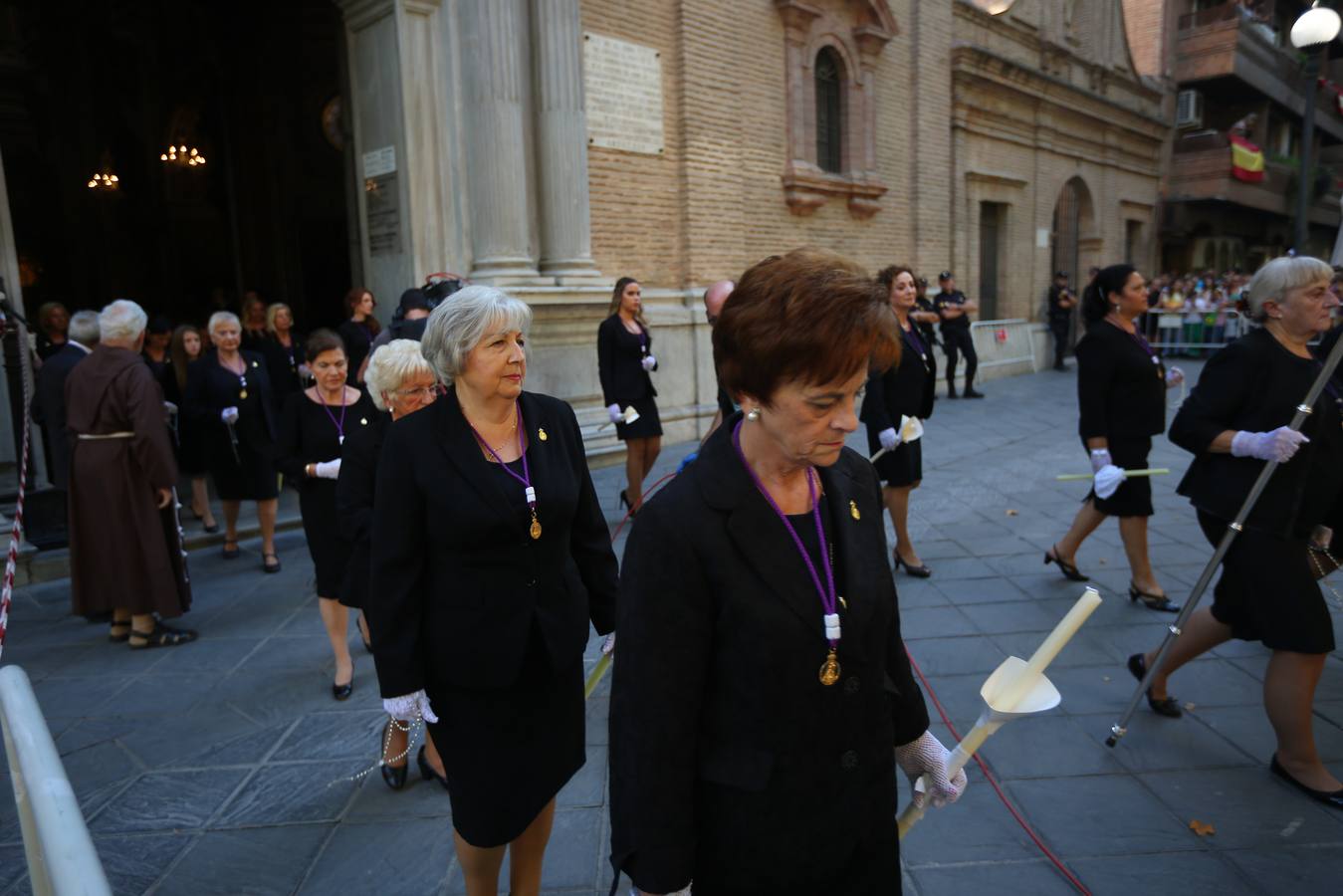 Como cada año la Virgen de las Angustias recorrió las principales vías de la capital acompañada por miles de devotos en una estampa que se repite cada último domingo de septiembre