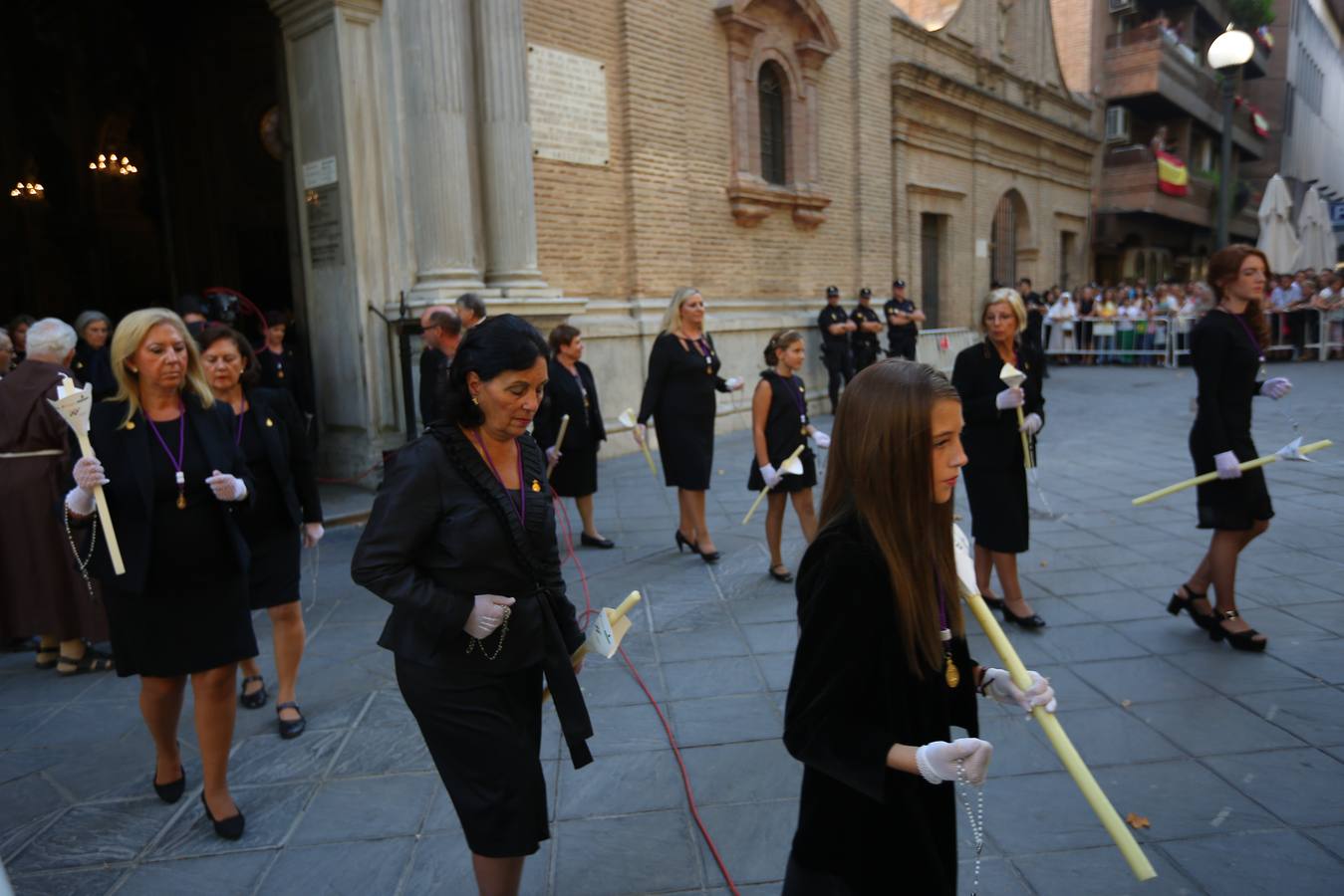 Como cada año la Virgen de las Angustias recorrió las principales vías de la capital acompañada por miles de devotos en una estampa que se repite cada último domingo de septiembre