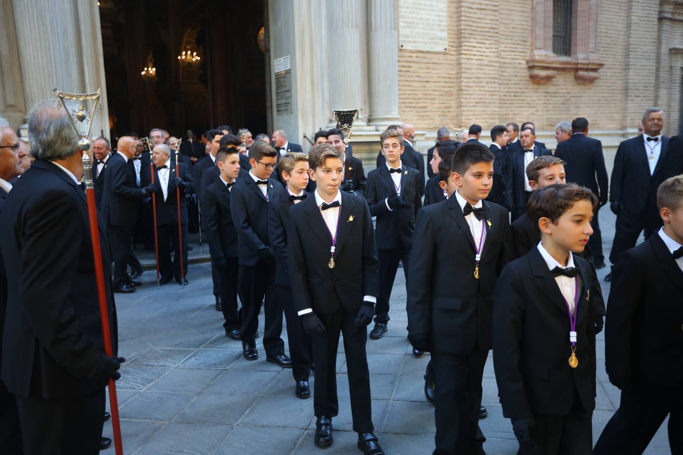 Como cada año la Virgen de las Angustias recorrió las principales vías de la capital acompañada por miles de devotos en una estampa que se repite cada último domingo de septiembre