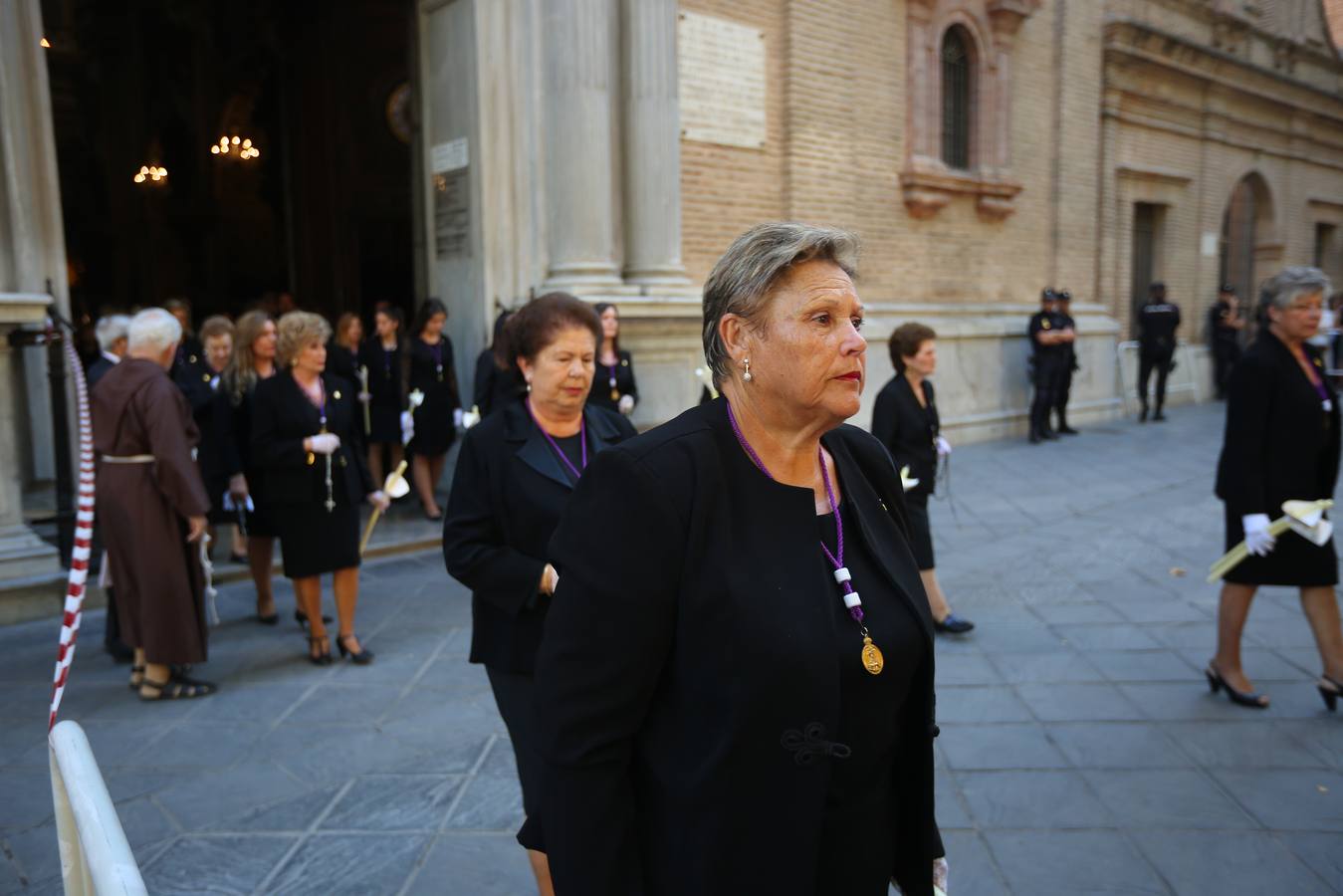 Como cada año la Virgen de las Angustias recorrió las principales vías de la capital acompañada por miles de devotos en una estampa que se repite cada último domingo de septiembre