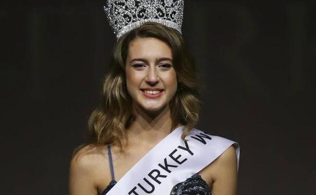 Miss Turquía pierde la corona