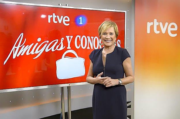 Inés Ballester conduce esta tertulia de mujeres que TVE emite al mediodía. 