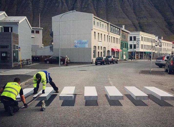 En Islandia están probando esta ilusión óptica en una senda peatonal para que los conductores reduzcan la velocidad