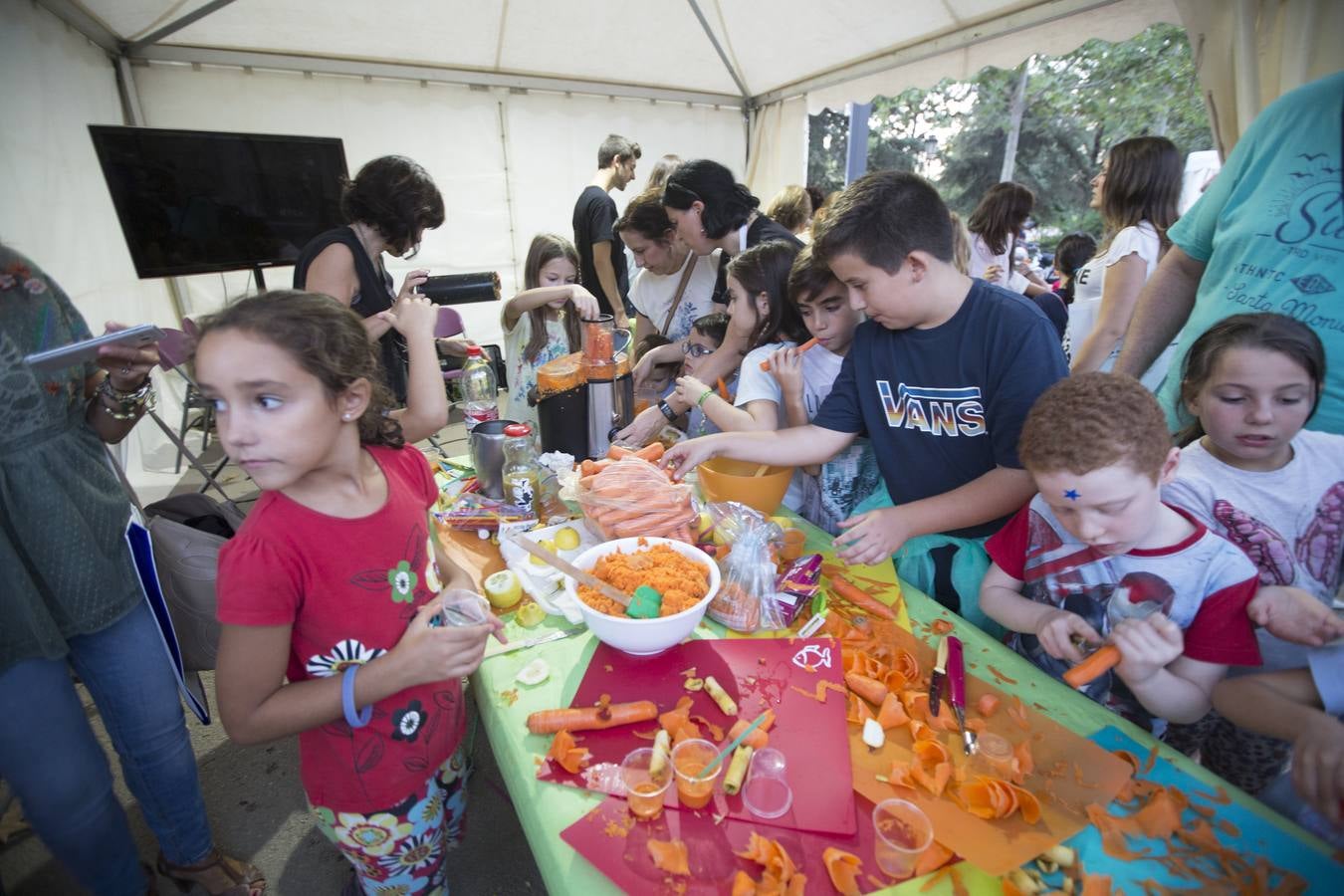 Miles de granadinos participaron este viernes en los actos con motivo de la Noche de los Investigadores