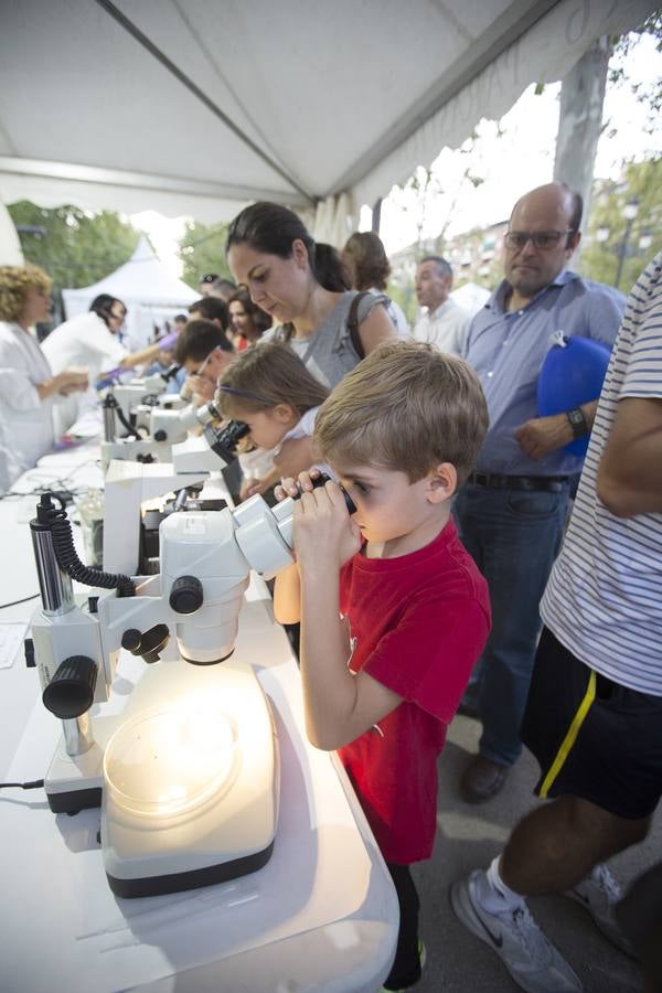 Miles de granadinos participaron este viernes en los actos con motivo de la Noche de los Investigadores