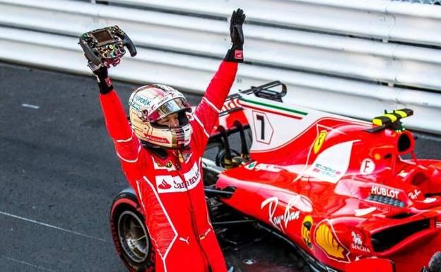 Vettel, celebra una victoria con Ferrari.