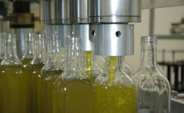 Asaja calcula que las exportaciones de aceite de oliva español rondarán el millón de toneladas este año