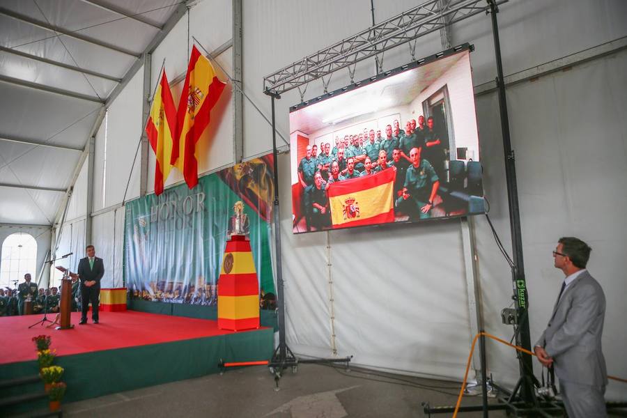 Los reconocimientos y el recuerdo a los guardias civiles desplazados a Cataluña ponen la emotividad en la festividad de la Benemérita