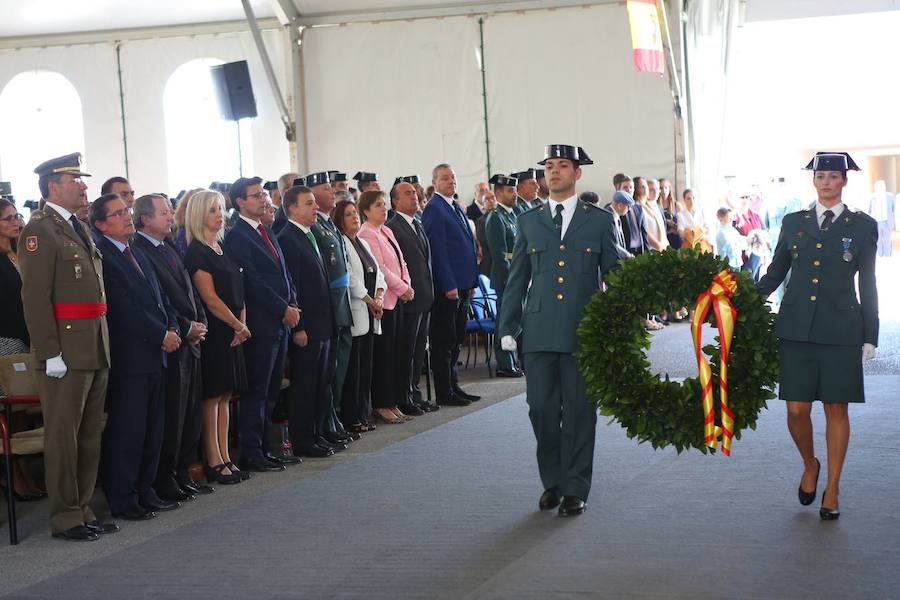 Los reconocimientos y el recuerdo a los guardias civiles desplazados a Cataluña ponen la emotividad en la festividad de la Benemérita