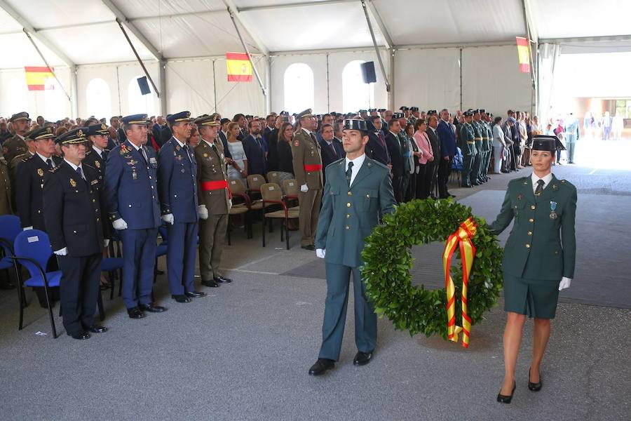 Los reconocimientos y el recuerdo a los guardias civiles desplazados a Cataluña ponen la emotividad en la festividad de la Benemérita