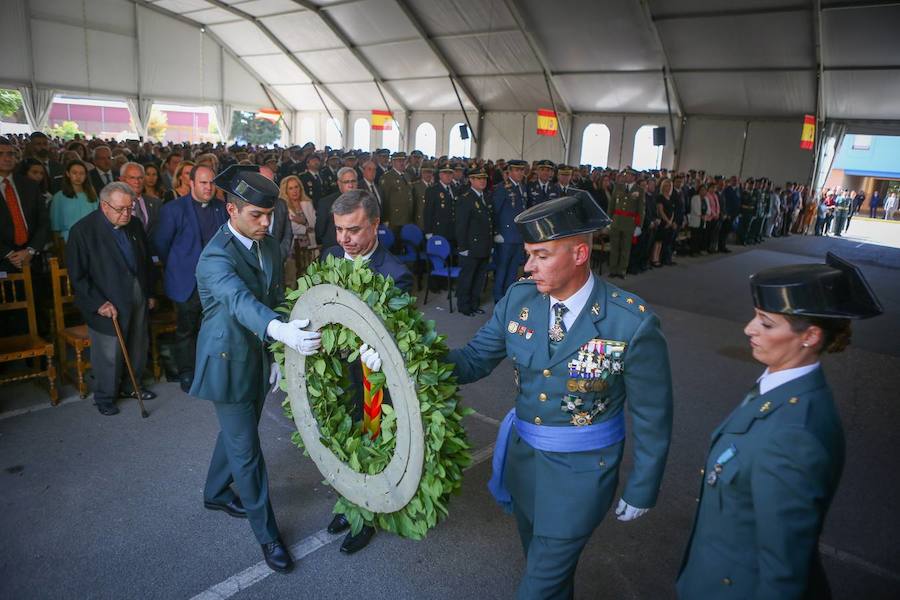 Los reconocimientos y el recuerdo a los guardias civiles desplazados a Cataluña ponen la emotividad en la festividad de la Benemérita