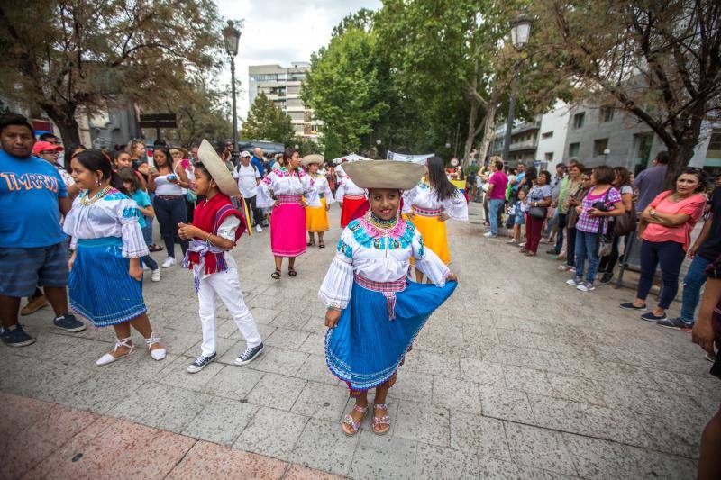 El desfile de culturas de América en la capital