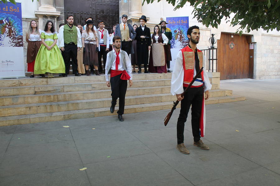 La segunda jornada de la Feria de San Lucas ha traído consigo bailes, teatro y música en las calles del centro jienense
