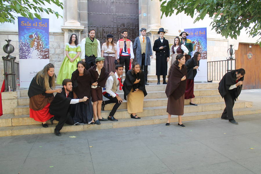 La segunda jornada de la Feria de San Lucas ha traído consigo bailes, teatro y música en las calles del centro jienense