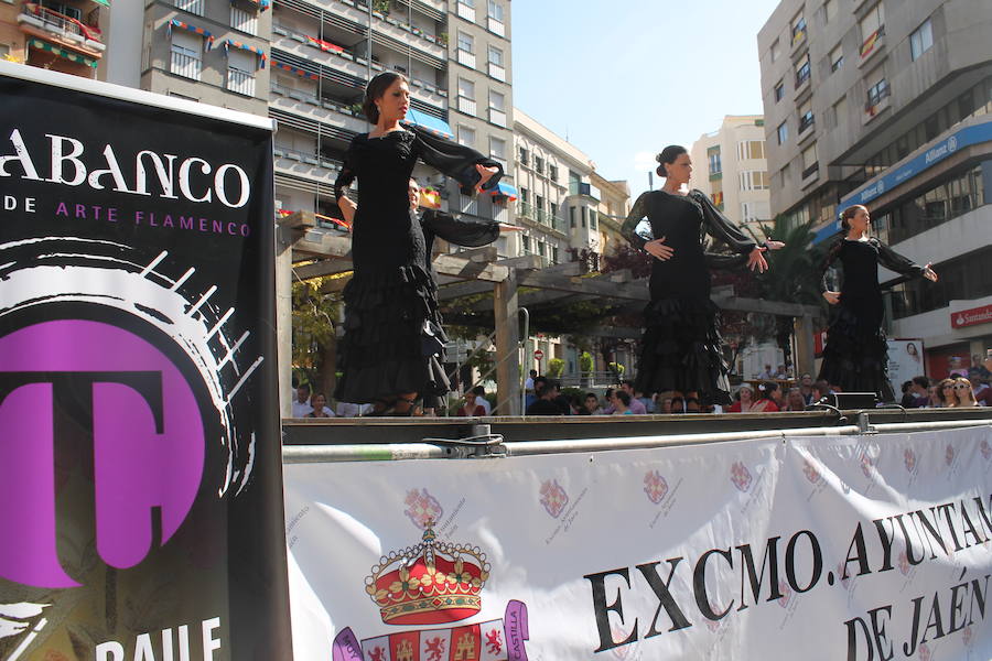 La segunda jornada de la Feria de San Lucas ha traído consigo bailes, teatro y música en las calles del centro jienense
