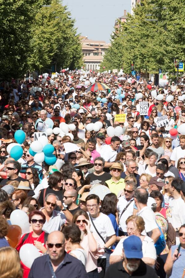 Miles de personas piden en Granada una mejor Sanidad