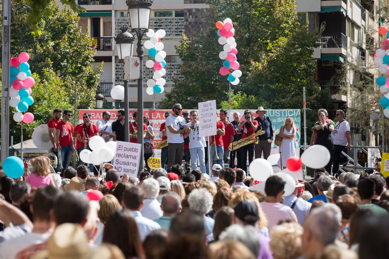 Miles de personas piden en Granada una mejor Sanidad