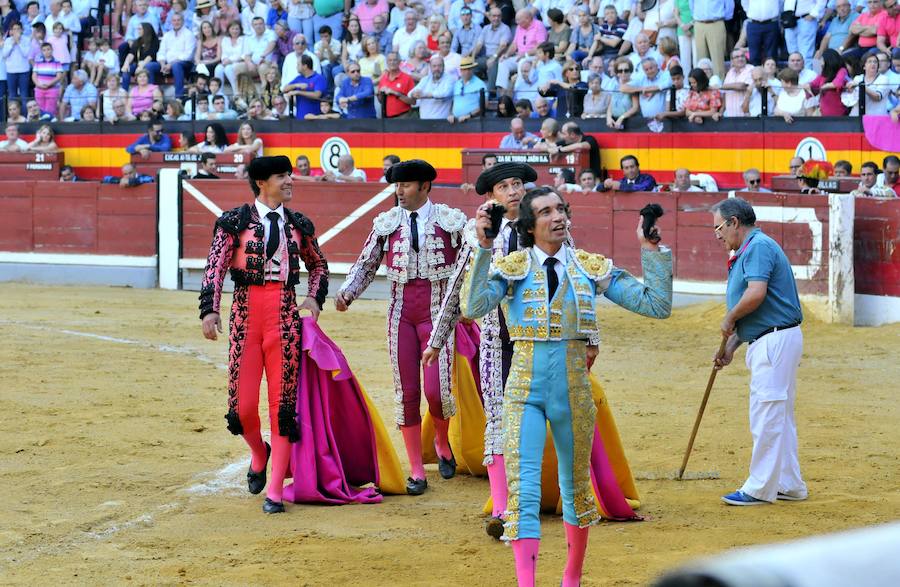 Salen a hombros Diego Ventura, Curro Díaz y El Fandi en el segundo y último festejo de San Lucas