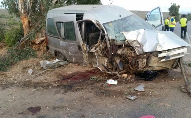 Dos heridos graves al sufrir un accidente en la carretera de Cabo de Gata 