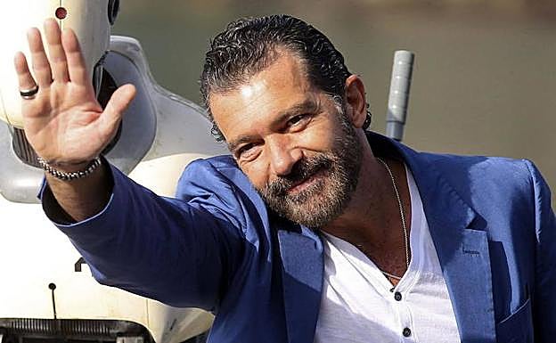 Antonio Banderas lanza su primera colección de gafas de sol y carteras