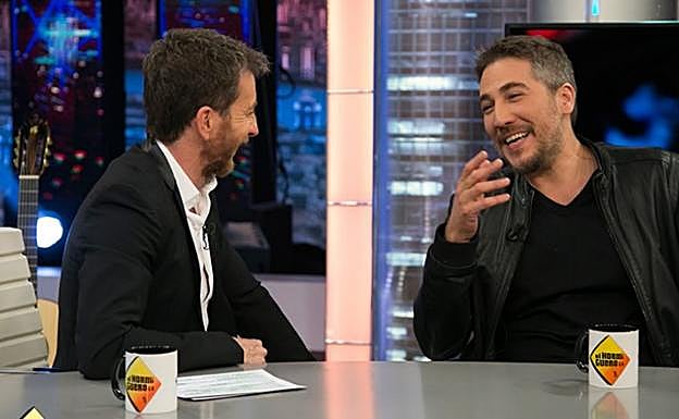 Aluvión de críticas a Pablo Motos por sus preguntas a un actor de ‘Narcos’ en ‘El Hormiguero’