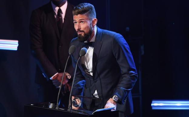 Olivier Giroud, tras ganar el premio Puskas 2017.