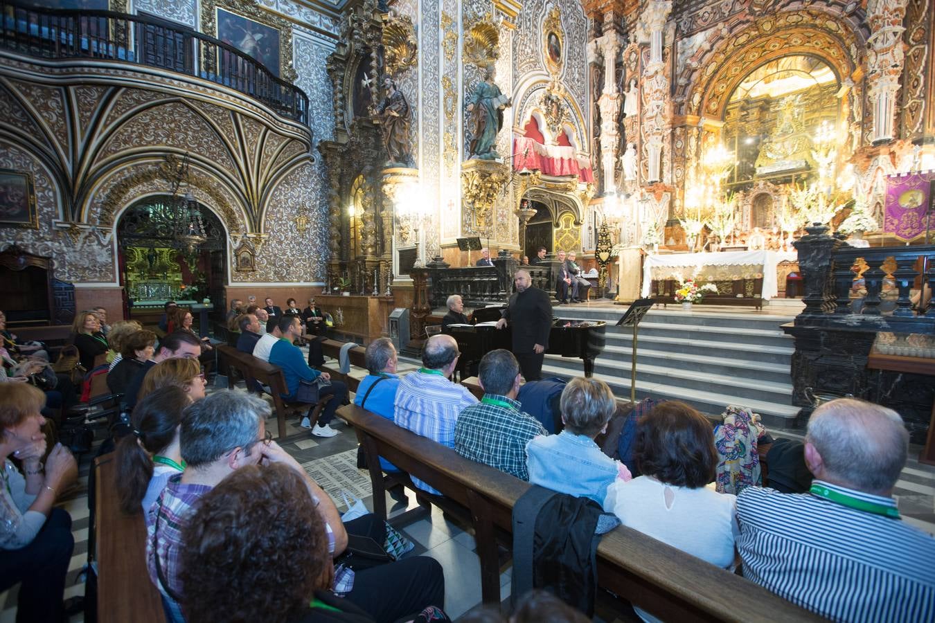 Granada es, desde la tarde de ayer, el epicentro nacional de la devoción mariana al momento iconográfico en el que la Virgen recibe el cuerpo sin vida de su hijo entre los brazos