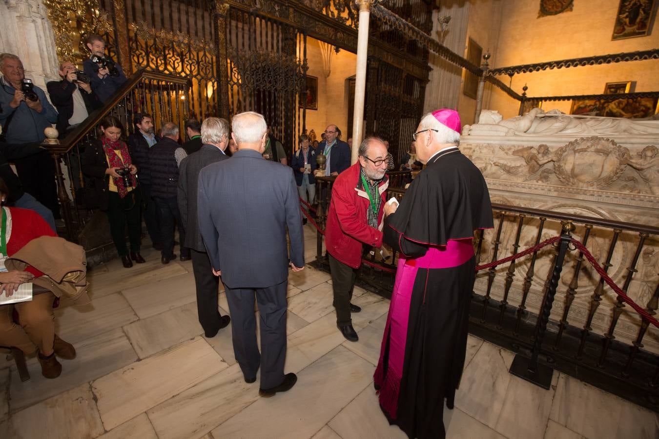 Granada es, desde la tarde de ayer, el epicentro nacional de la devoción mariana al momento iconográfico en el que la Virgen recibe el cuerpo sin vida de su hijo entre los brazos