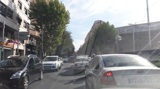 Atasco en el Paseo de la Estación, sobre las 15,00 horas.