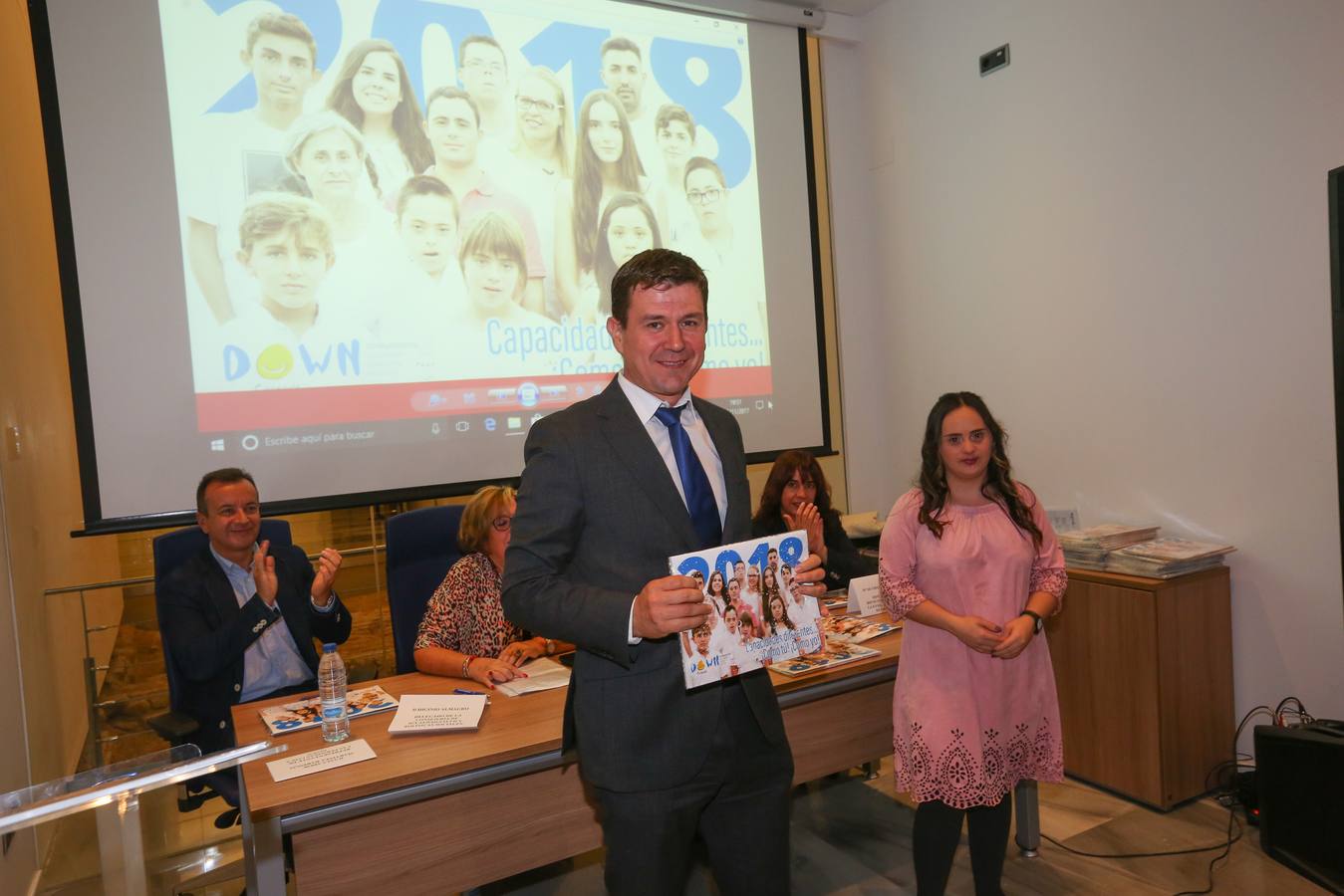 Presenta la edición número doce de su almanaque y acto solidario organizado por las Damas del Pilar de Granada