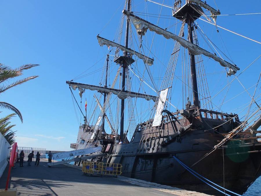 El Galeón Andalucía y la Nao Victoria esperan en el Puerto la visita de los almerienses