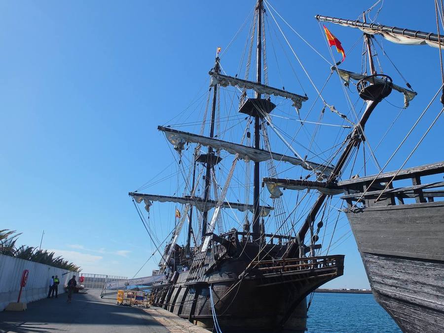 El Galeón Andalucía y la Nao Victoria esperan en el Puerto la visita de los almerienses