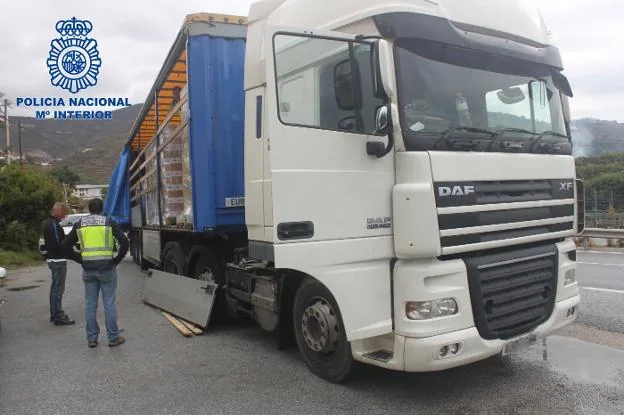 Camión interceptado en Almuñécar donde iban los 531 kilos de cocaína.