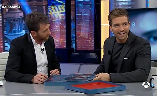 "He dedicado canciones a personas que no lo saben"