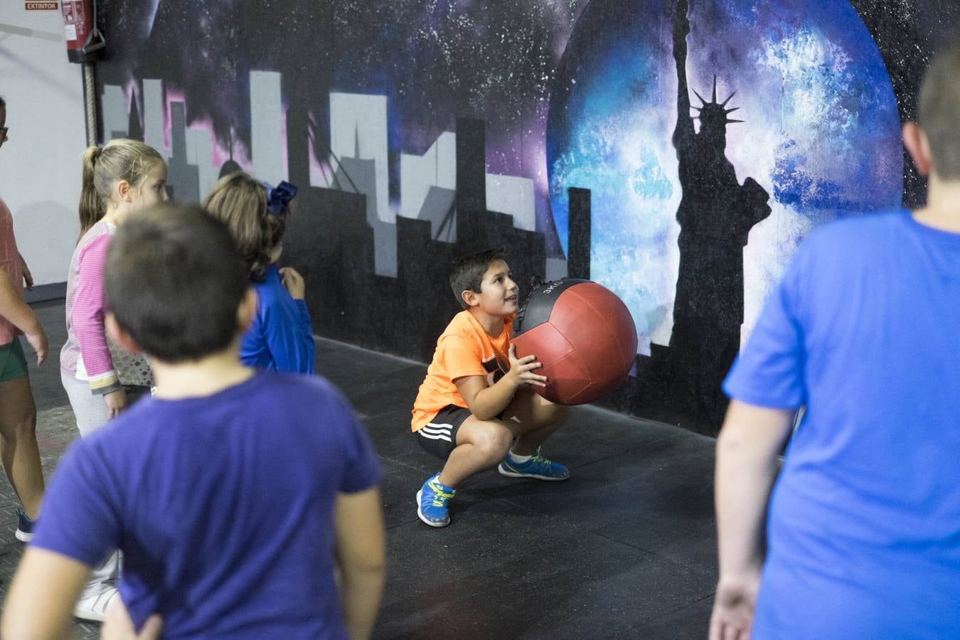 El Box 23 de Motril ha lanzado el programa Crossfit Kids, un proyecto que acerca este deporte americano a una juventud que necesita reencontrarse con la actividad física diaria