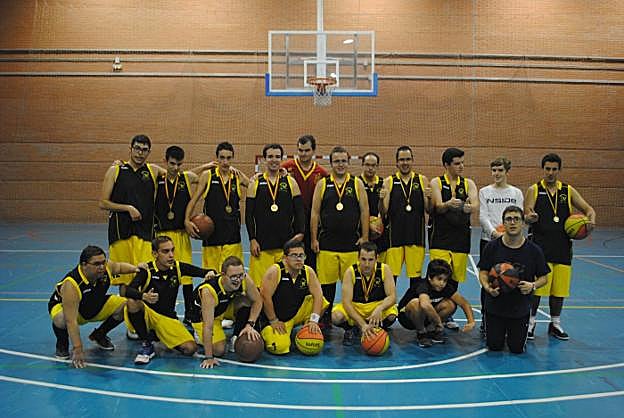 Los jugadores del Sierra Nevada Natura Ability de baloncesto, durante un entrenamiento.